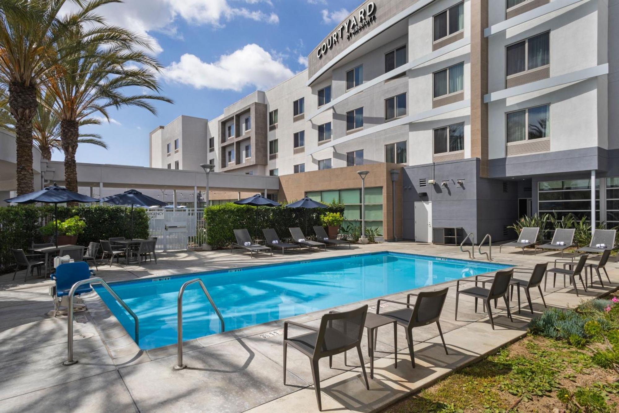 Courtyard Long Beach Airport Экстерьер фото