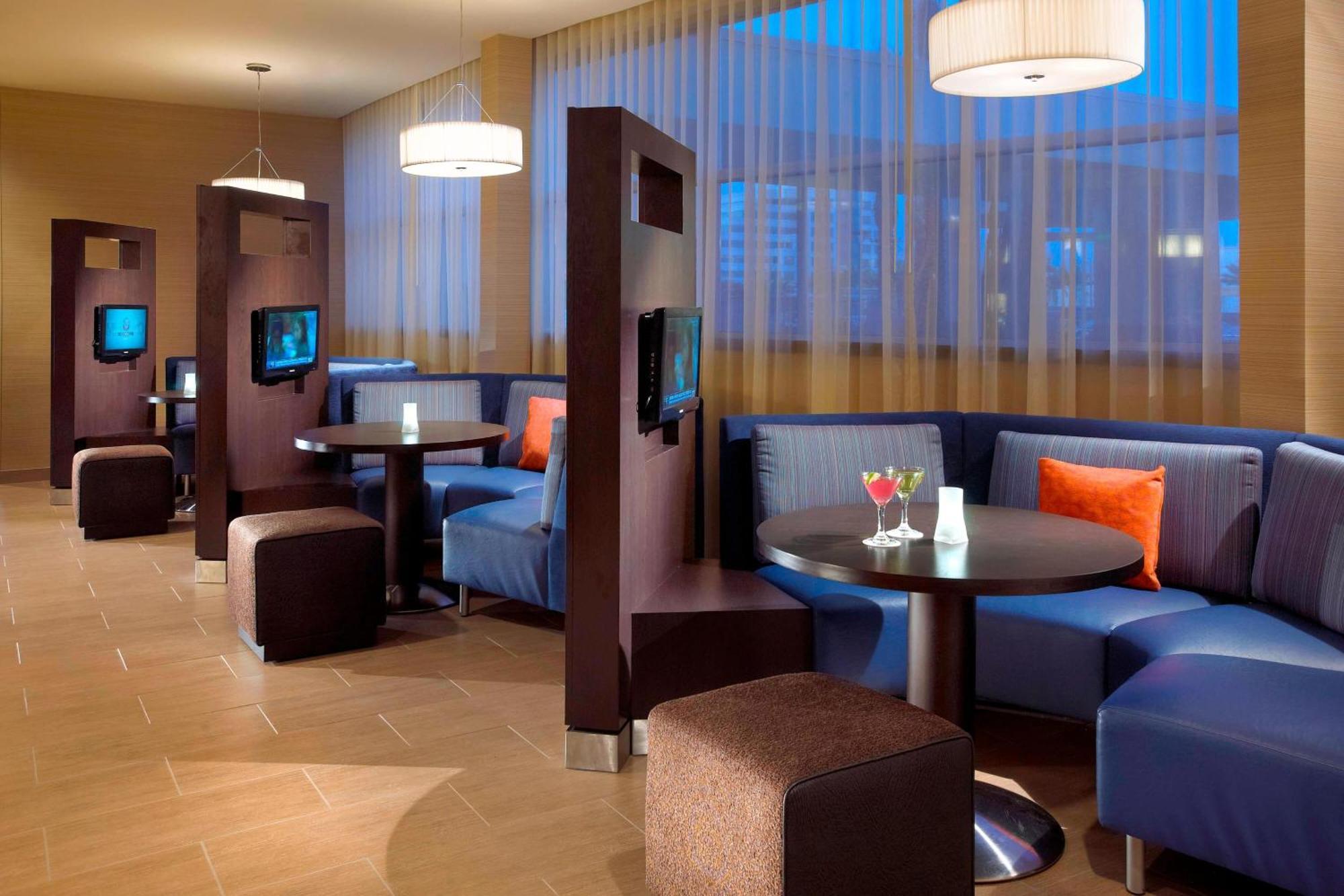 Courtyard Long Beach Airport Экстерьер фото