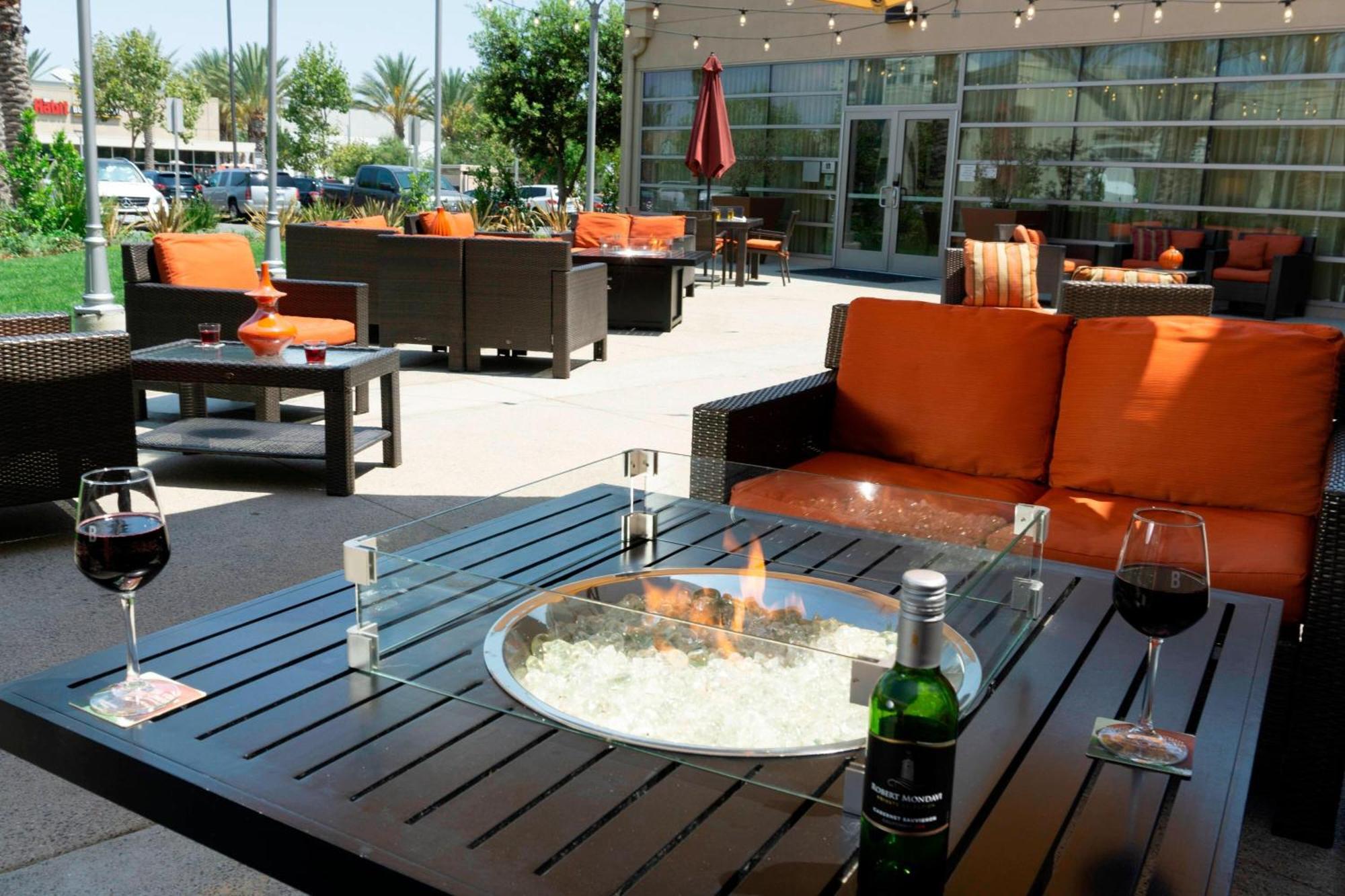 Courtyard Long Beach Airport Экстерьер фото