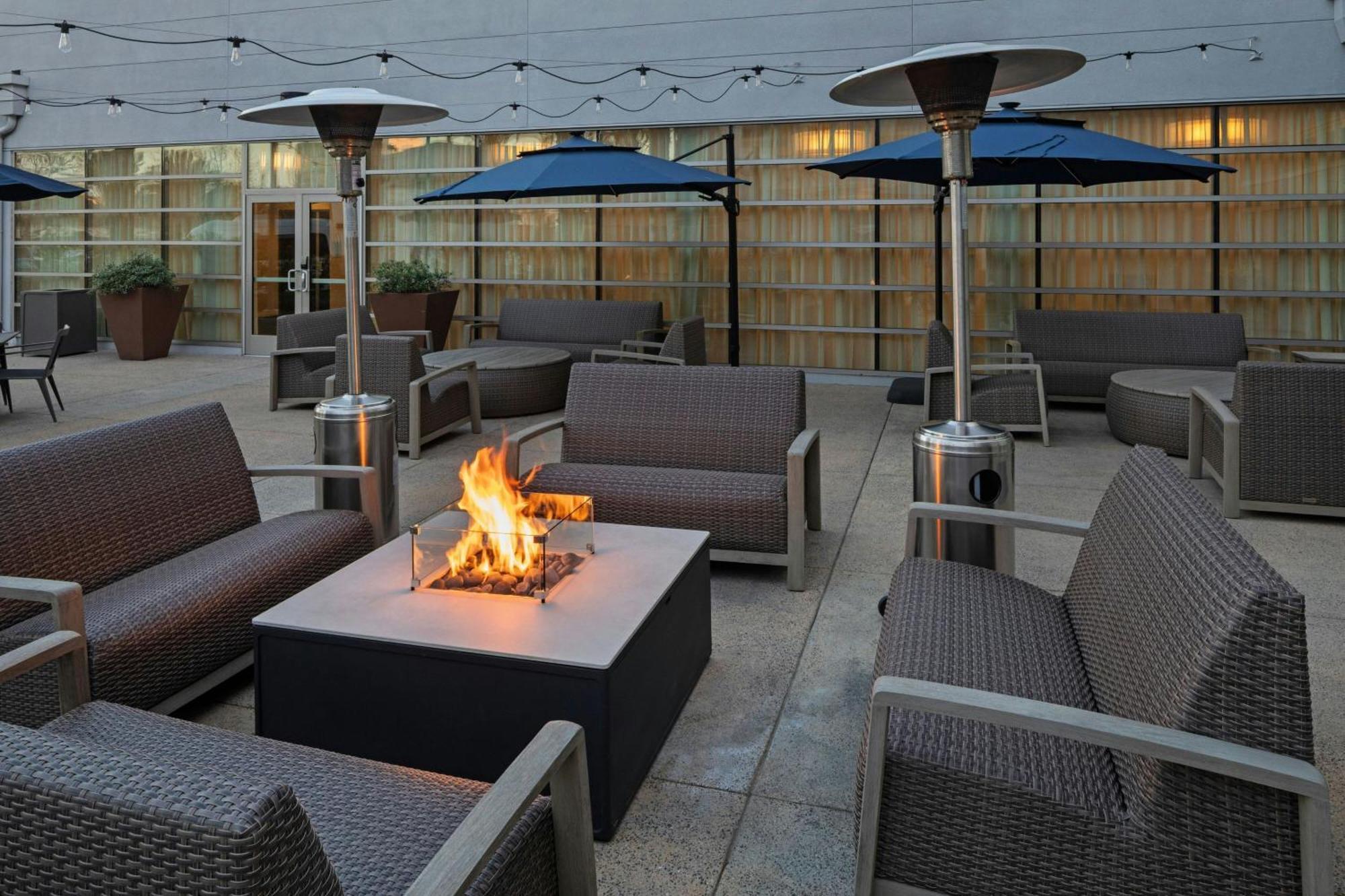 Courtyard Long Beach Airport Экстерьер фото