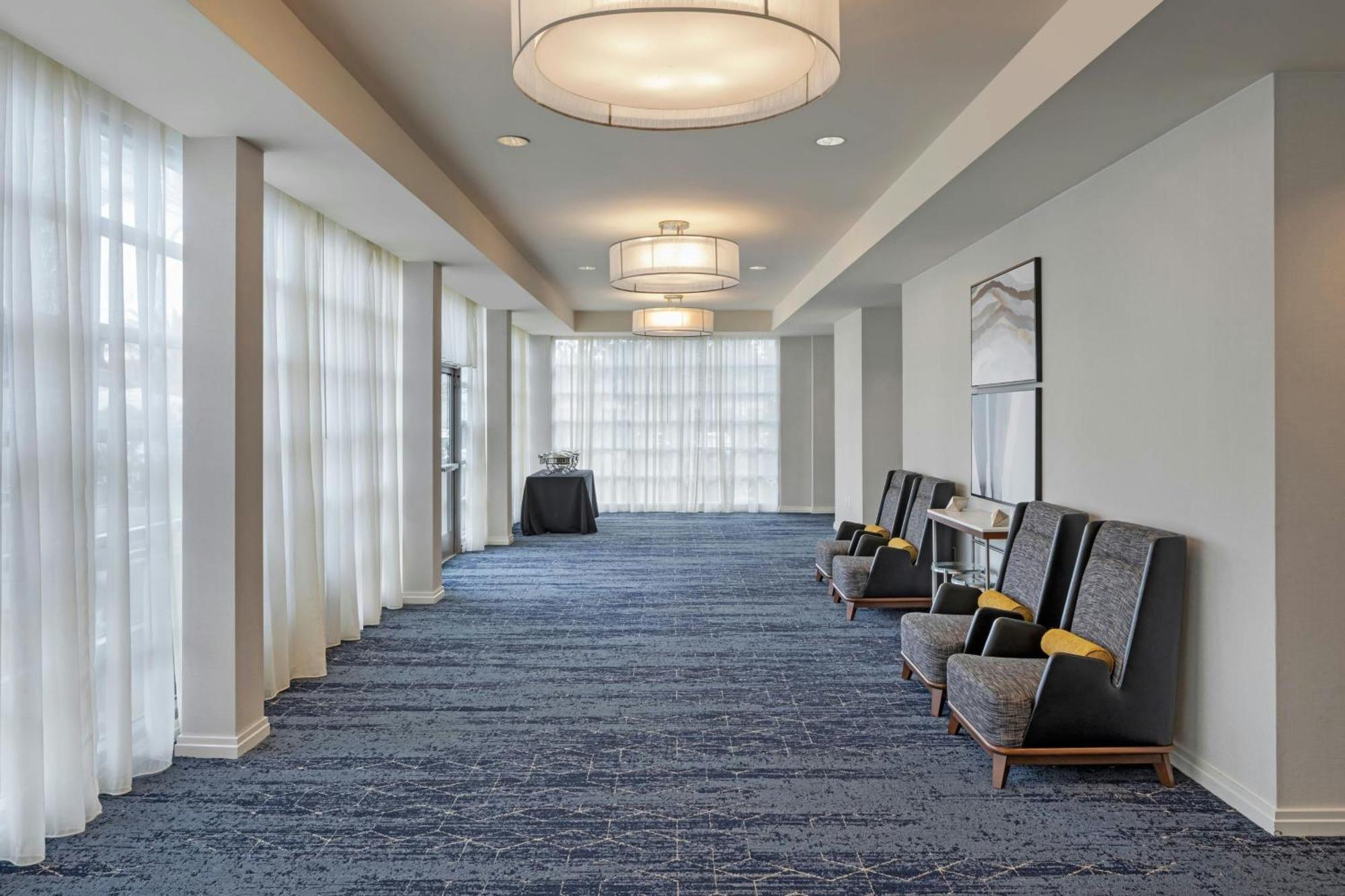 Courtyard Long Beach Airport Экстерьер фото